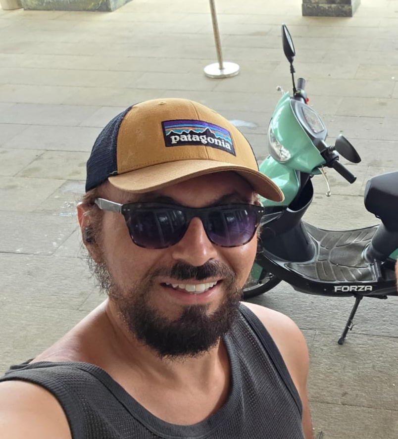 Happy customer with Forza scooter